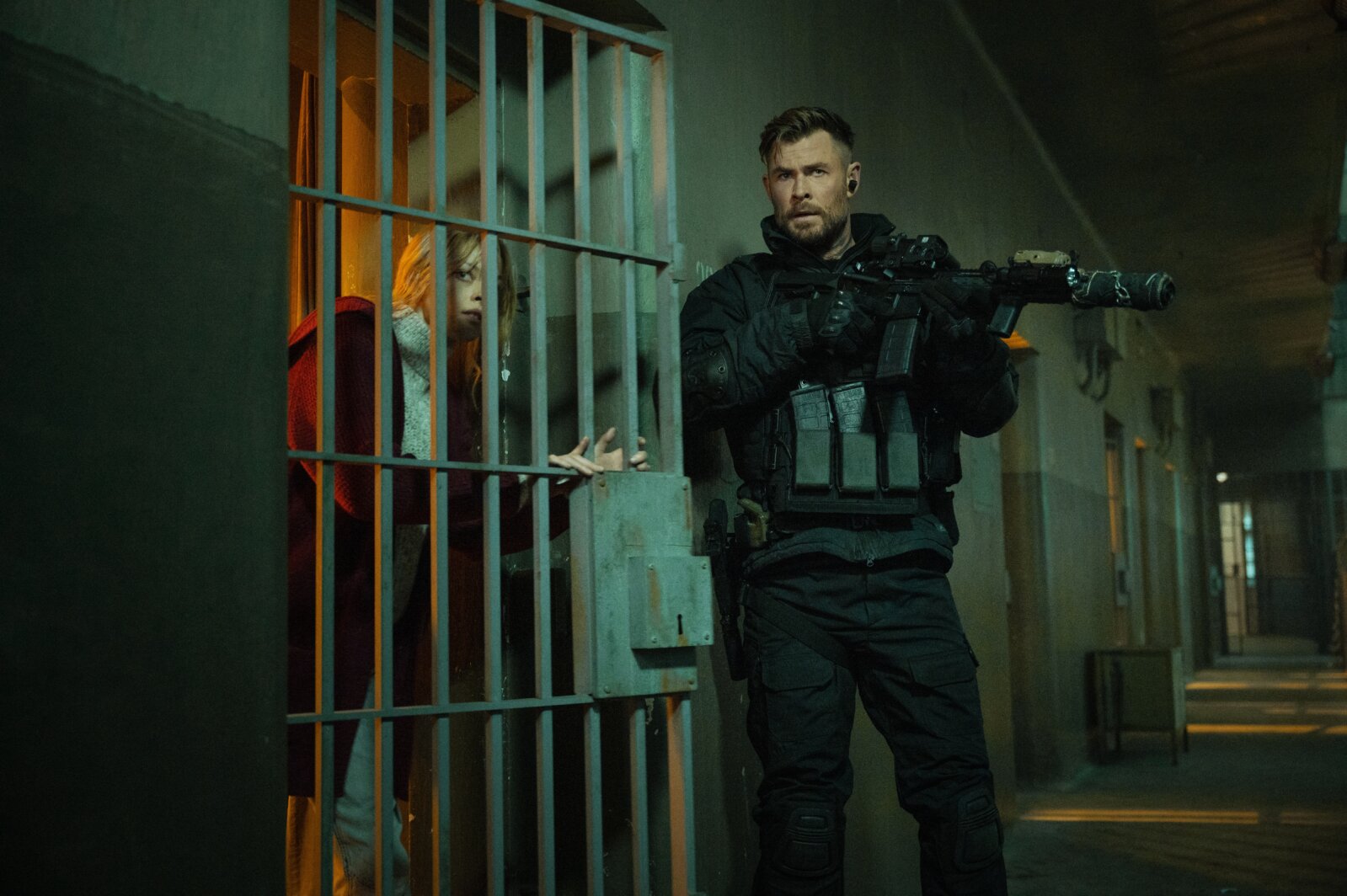 Chris Hemsworth ist in Extraction 2 als Tyler Rake unterwegs.