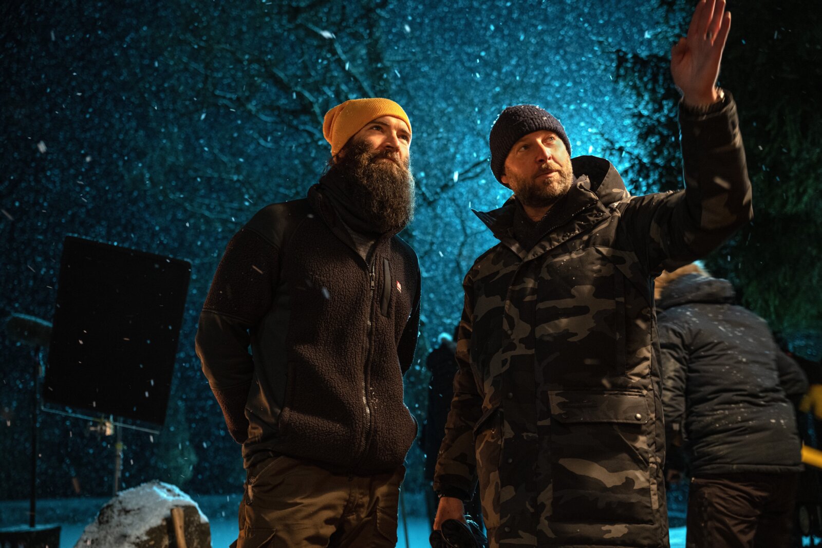 Regisseur Sam Hargrave und Kameramann Greg Baldi bei den Dreharbeiten zu Extraction 2.