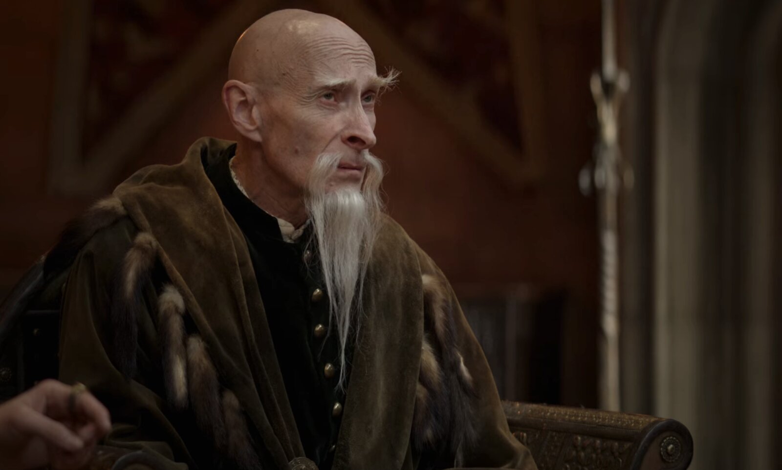 Ein Screenshot aus The Witcher, Staffel 3: Philip Philmar als Gerhart of Aelle.