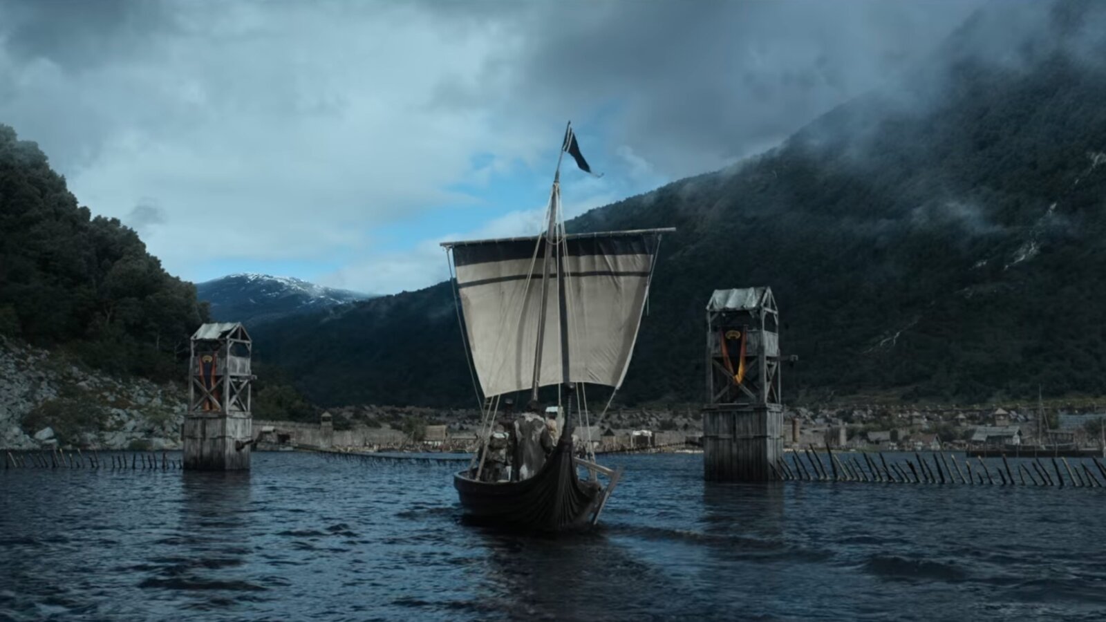 Diese Siedlung in Vikings: Valhalla liegt in Irland, nicht in Skandinavien.