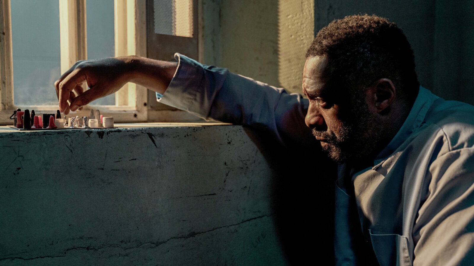Idris Elba als Detective John Luther.
