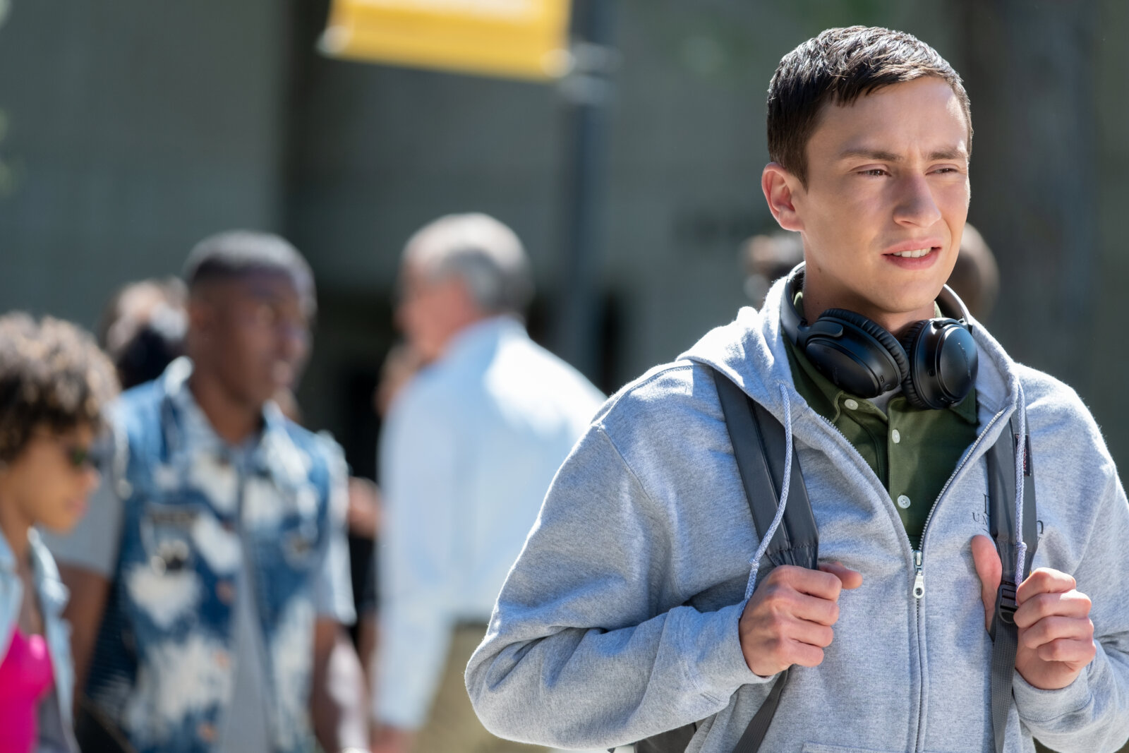 Keir Gilchrist spielt in der hochgelobten Netflix-Comedy-Drama Serie Atypical den autistischen Teenager Sam Gardener.