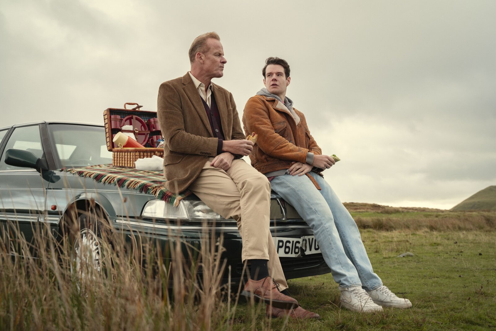 Adam Groff (Connor Swindells) und seinem Vater (Alistair Petrie) tut das Ende der Moordale gut, aber sie müssen beide noch herausfinden, was die Veränderung für sie bedeutet.