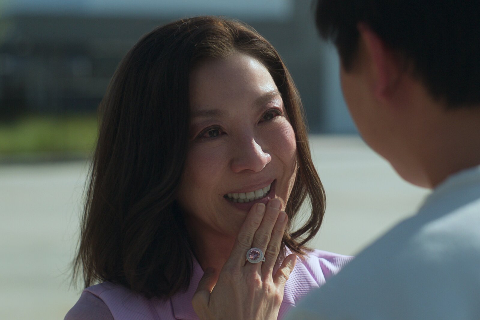 Michelle Yeoh als Mama Sun in The Brothers Sun.