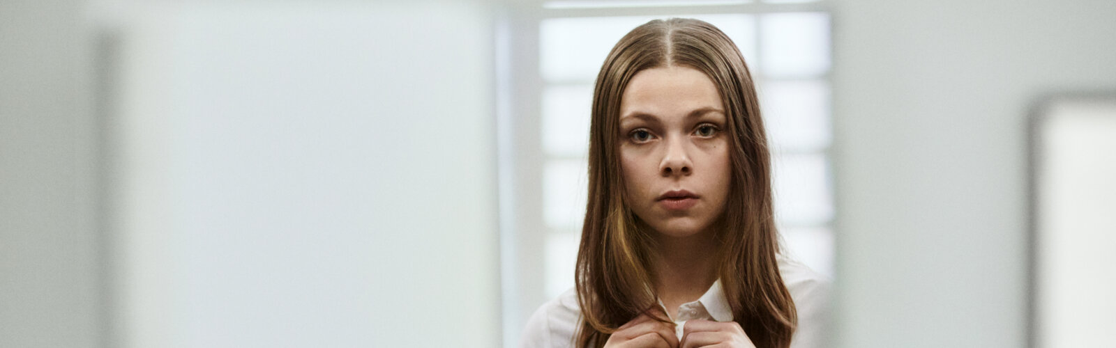 Alexandra Tyrefors als Stella im schwedischen Netflix-Krimi Die Lüge (A Nearly Normal Family).