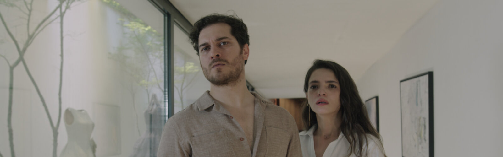 Eine Szene aus der zweiten Staffel der Netflix-Serie Der Schneider: Der Schneider Peyami (Çagatay Ulusoy) und seine Esvet (Sifanur Gül).