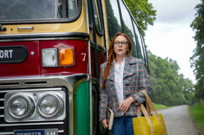 Netflix-Film Irish Wish: Maddie (Lindsay Lohan) in Irland auf der Suche nach ihrem Glück.
